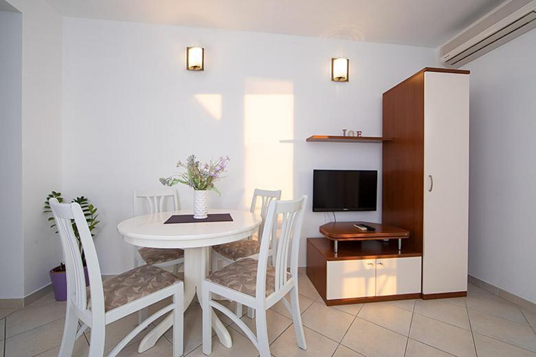Apartments Marija Брела Экстерьер фото