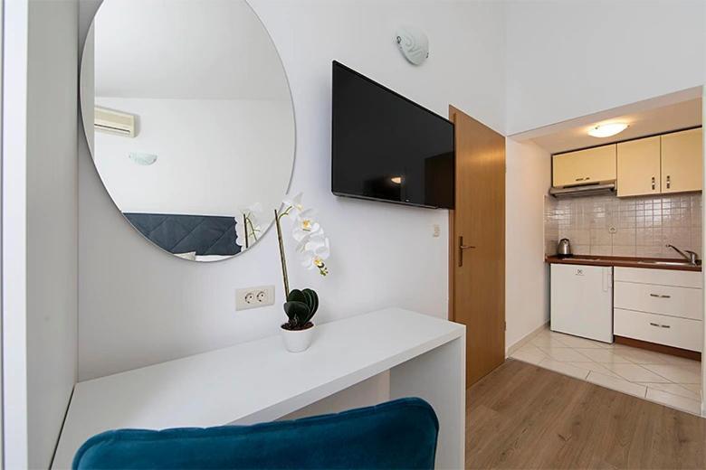 Apartments Marija Брела Экстерьер фото